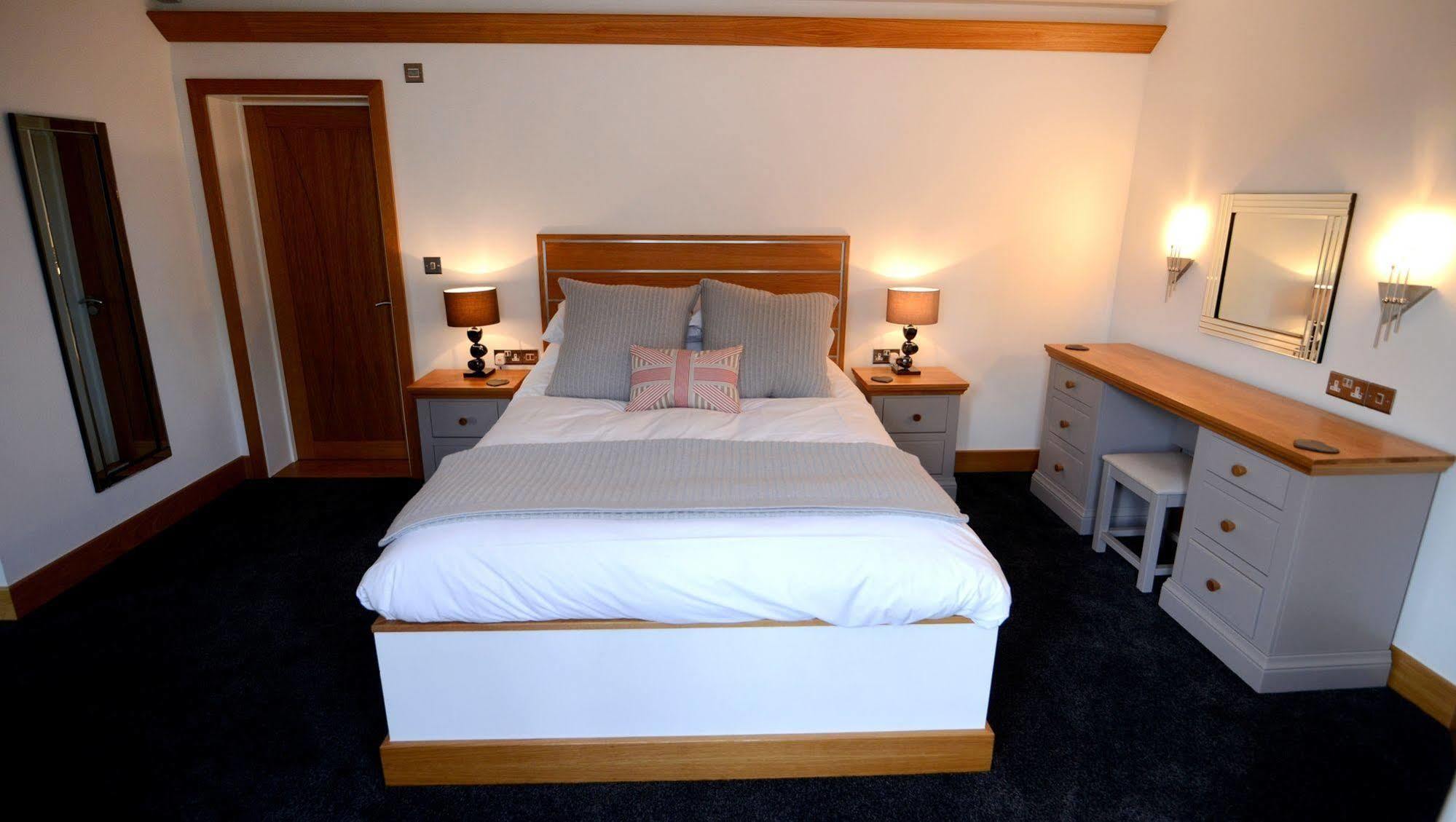 The Oceanic Luxury Aparthotel Falmouth Extérieur photo