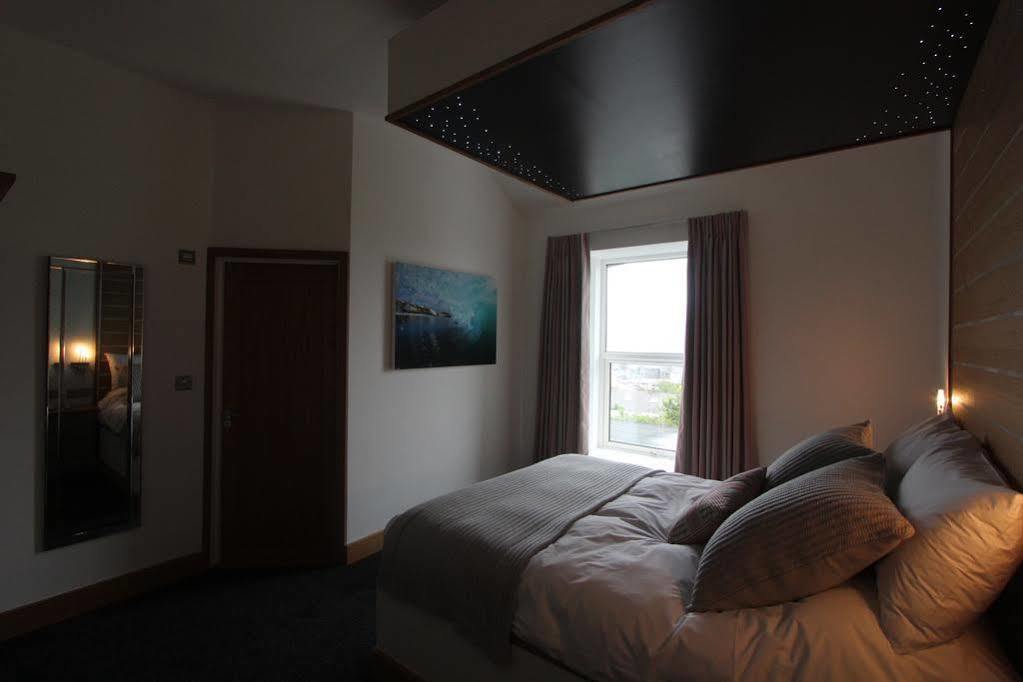The Oceanic Luxury Aparthotel Falmouth Extérieur photo